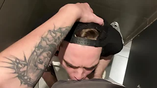 Straight gives a Risky Blowjob at one's disposal Stage a revive Toilet &lbrack;4K&rsqb;